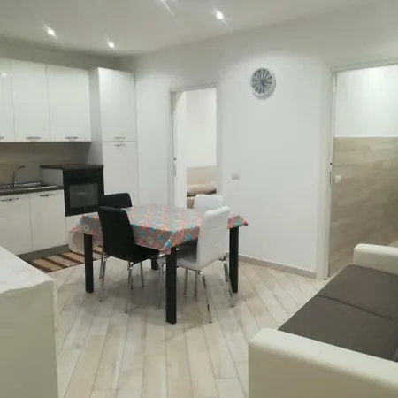 La Perla Di Gio Apartment *